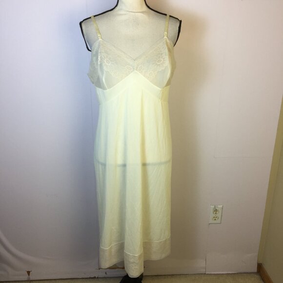 Vtg Vanity Fair Slip Nightgown Sz L Womans Ivory Nylon Floral Lace Overlay Sheer - Picture 1 of 12
